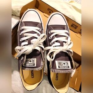 GRAY CONVERSE CHUCKS